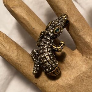 Unique crystal gator bling stretch ring size 6 1/2+